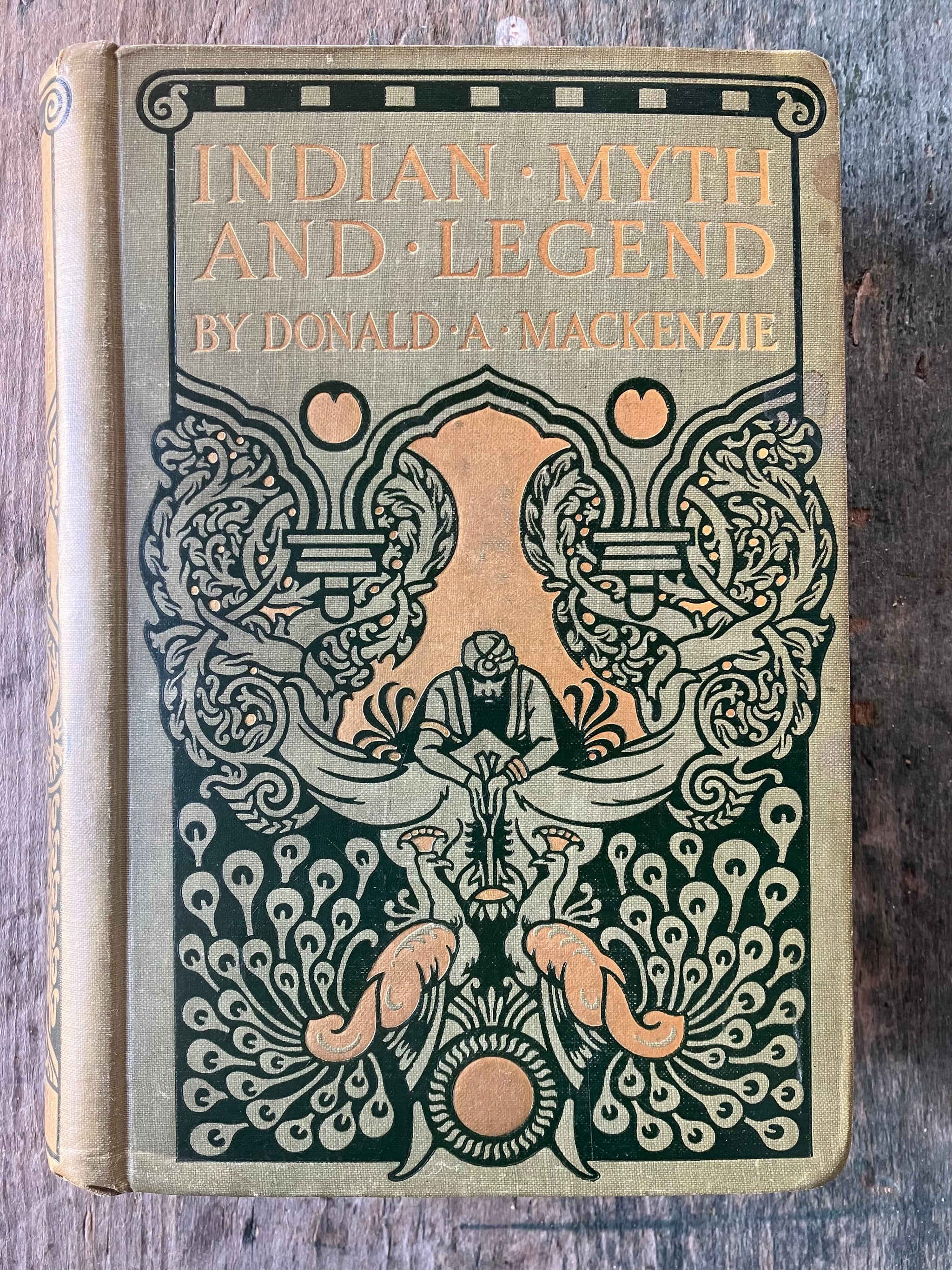 トールペイント作品　Antique Books Under the Covers Antique and Vintage Books
