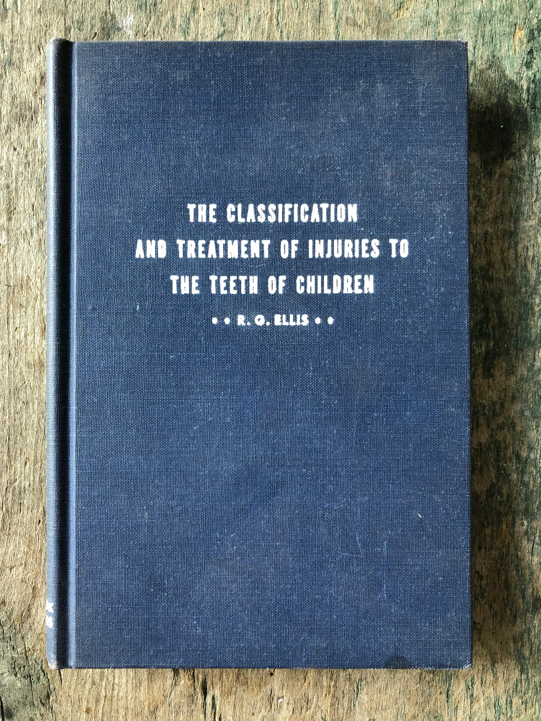 The Classification and Treatment of Injuries to the Teeth of Children. A Reference Manual for the Dental Student and the General Practitioner by Roy Gilmore Ellis