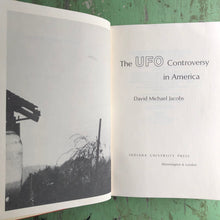 Load image into Gallery viewer, The UFO Controversy in America by David Michael Jacobs. Foreword by J. Allen Hynek
