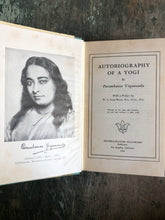 Load image into Gallery viewer, Autobiography of a Yogi by Paramhansa Yogananda
