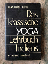 Load image into Gallery viewer, Das klassische Yoga-Lehrbuch Indiens, Hatha-Yoga Pradipika. Translated from the Sanskrit and with commentary by Hans-Ulrich Reiker

