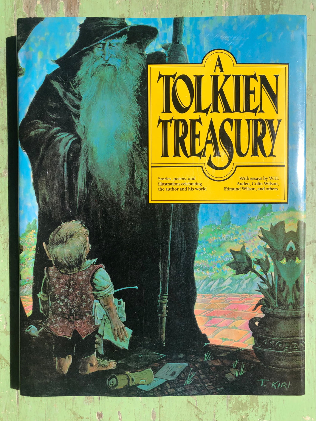 A Tolkien Treasury. Edited by Alida Becker. Illustrations by Michael Green. Color illustrations by Tim Kirk